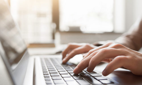 virtuelle Assistenz, am Laptop arbeiten, Homeoffice