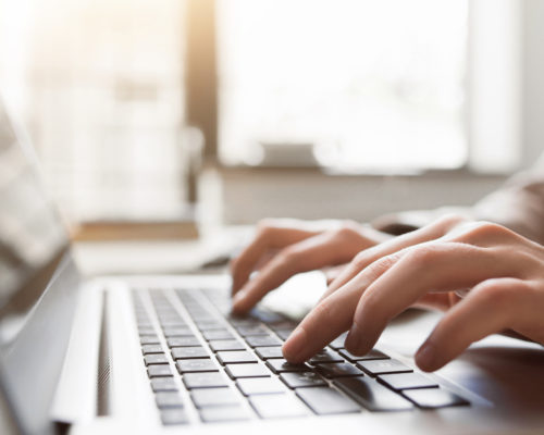 virtuelle Assistenz, am Laptop arbeiten, Homeoffice